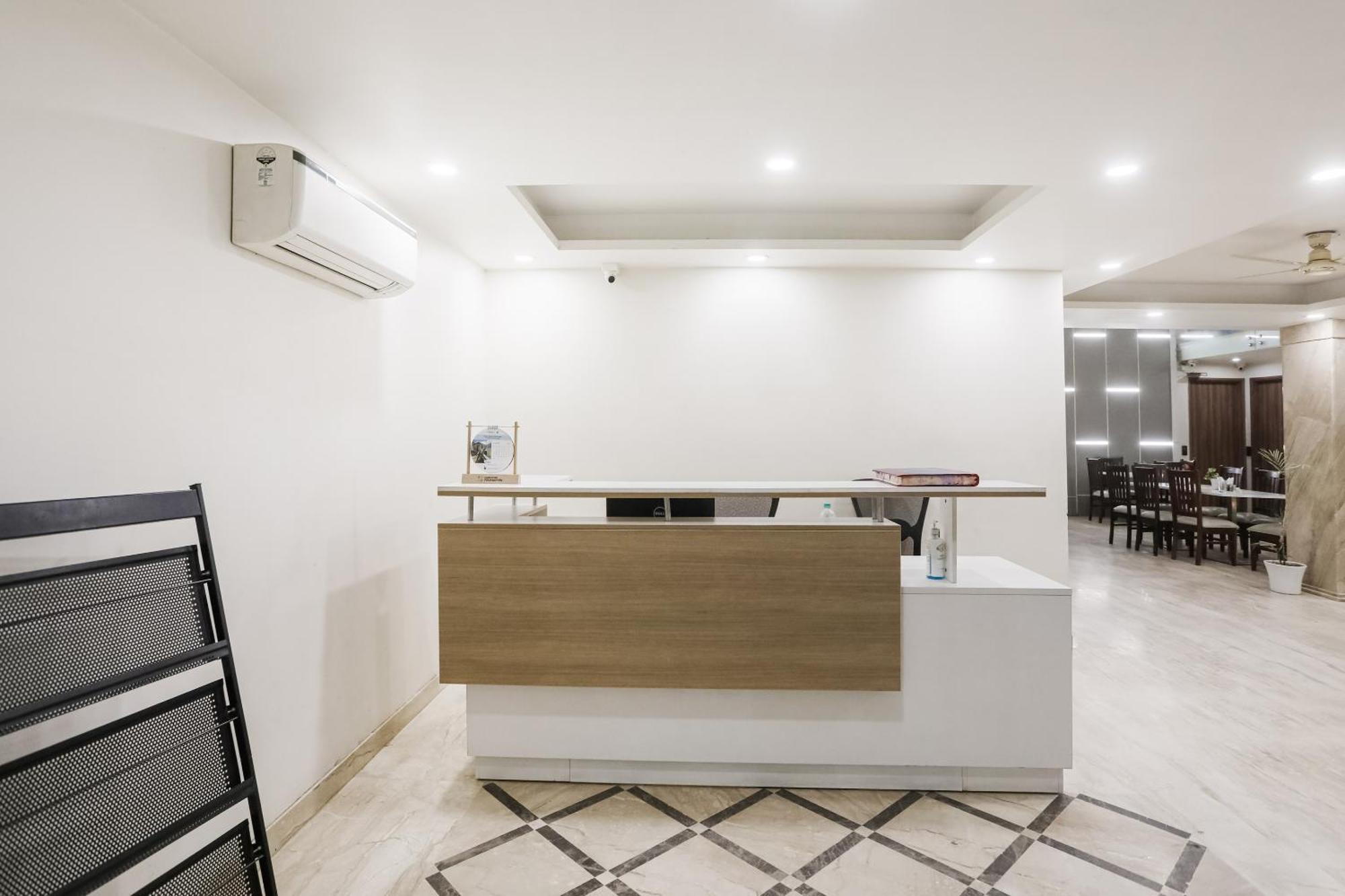 Townhouse The Amv Hotel Gurgaon Bagian luar foto