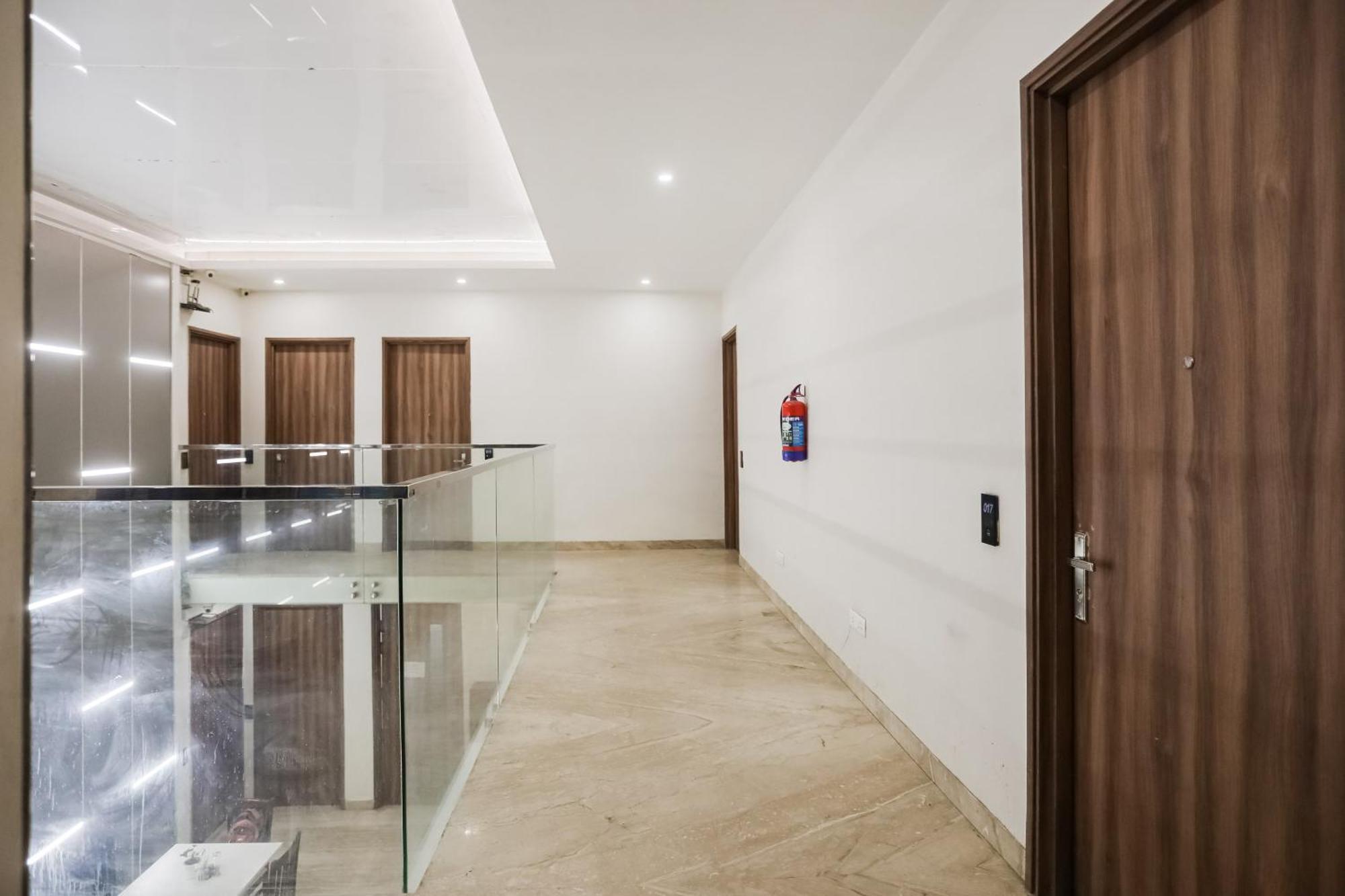 Townhouse The Amv Hotel Gurgaon Bagian luar foto