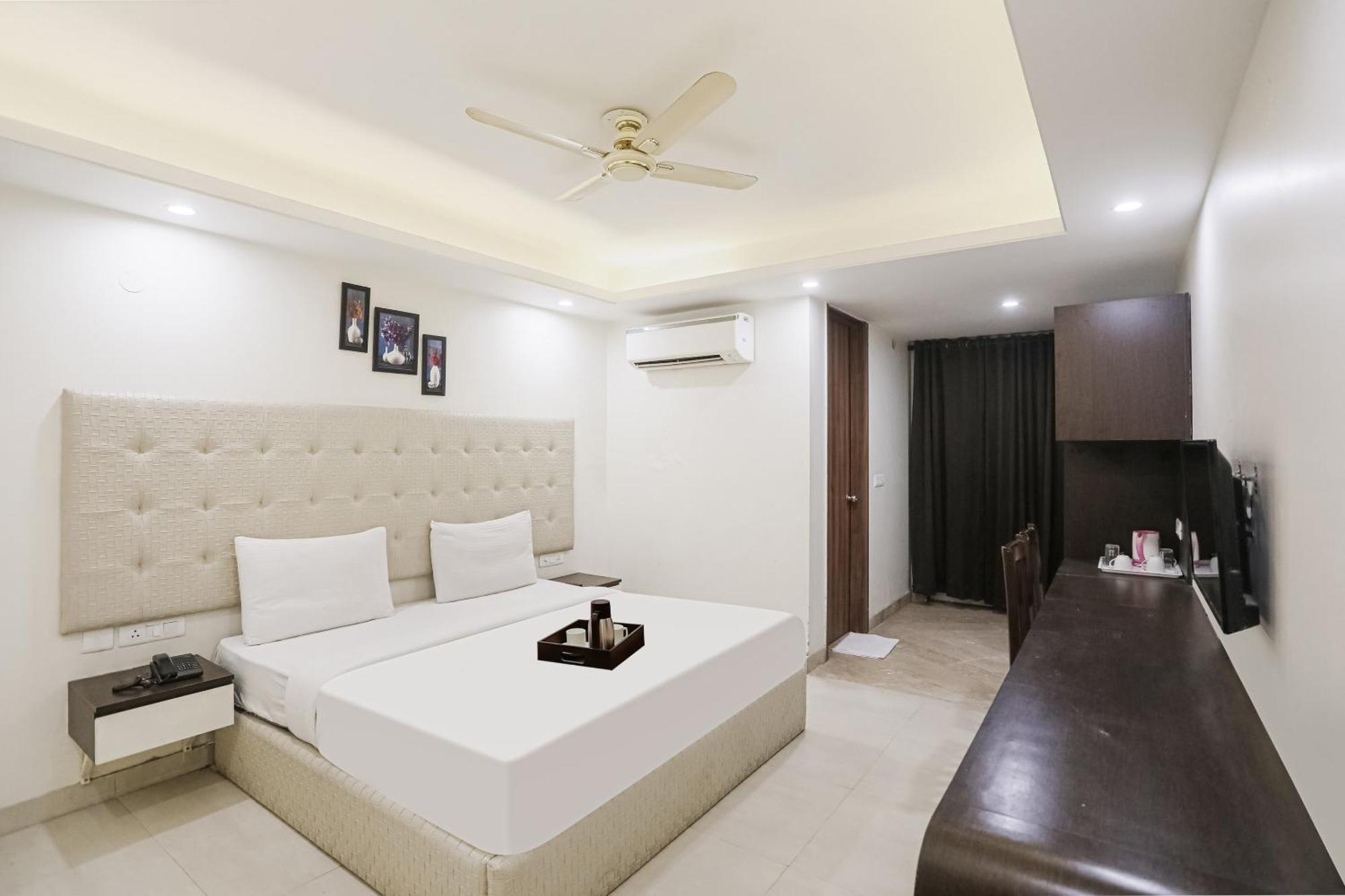 Townhouse The Amv Hotel Gurgaon Bagian luar foto