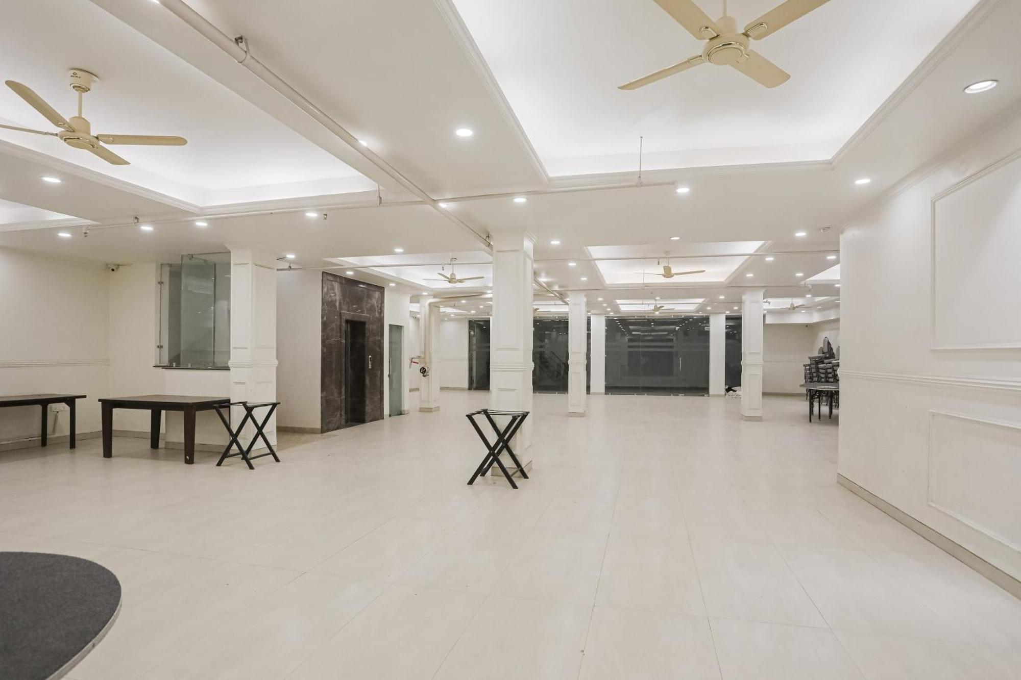 Townhouse The Amv Hotel Gurgaon Bagian luar foto