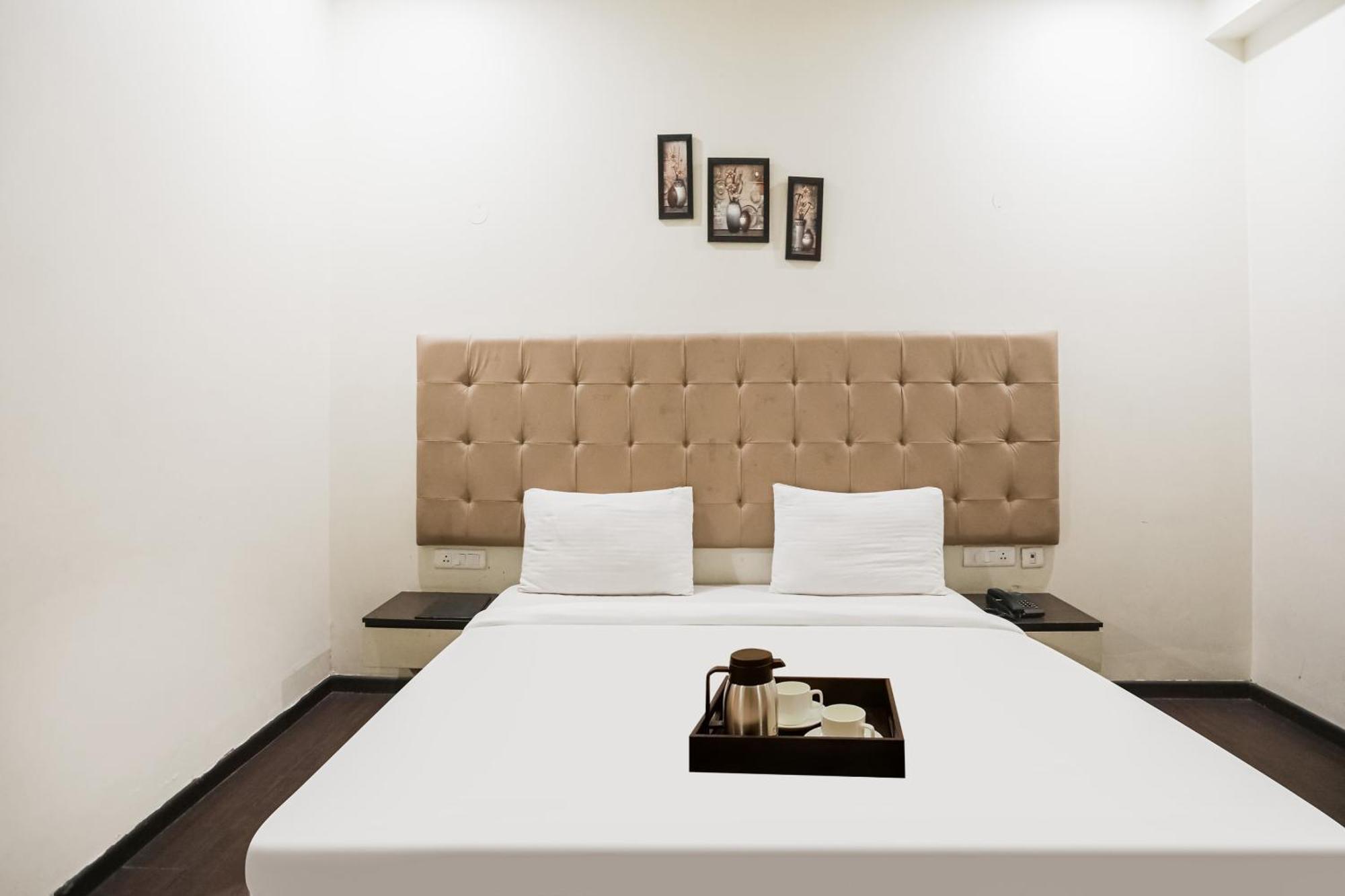 Townhouse The Amv Hotel Gurgaon Bagian luar foto