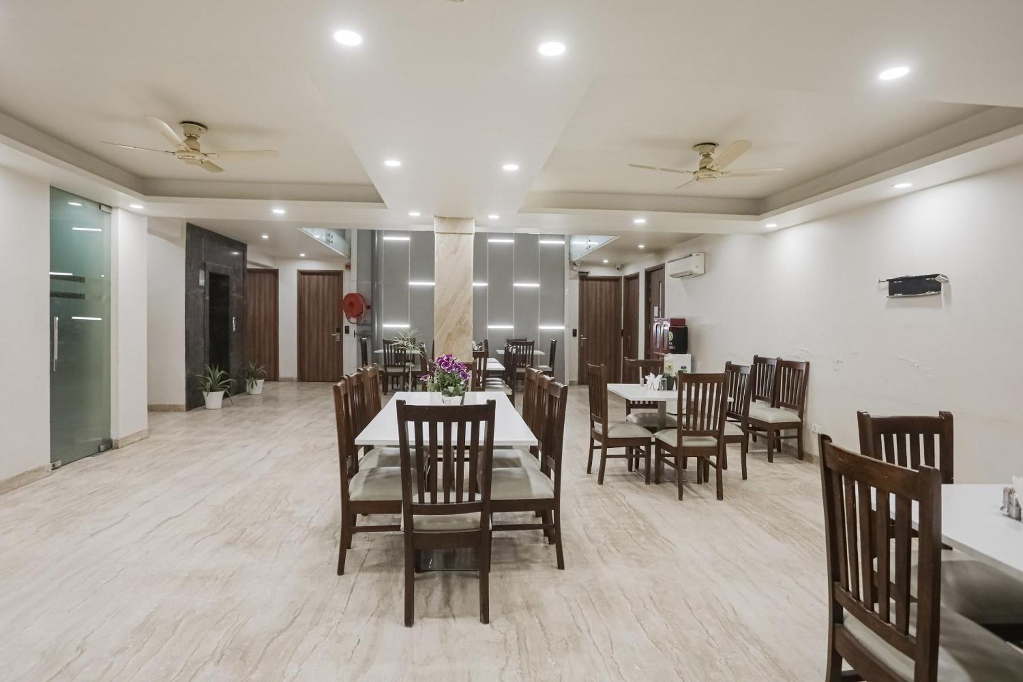 Townhouse The Amv Hotel Gurgaon Bagian luar foto