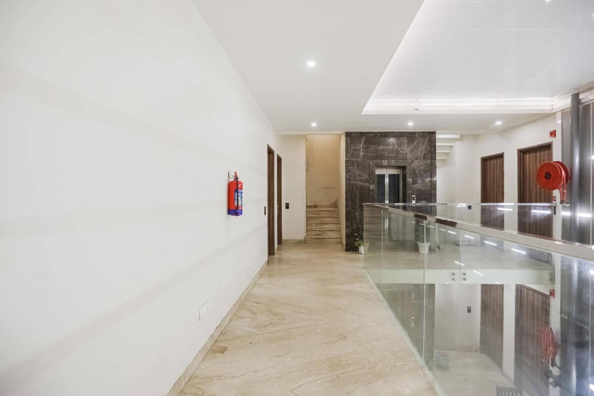 Townhouse The Amv Hotel Gurgaon Bagian luar foto