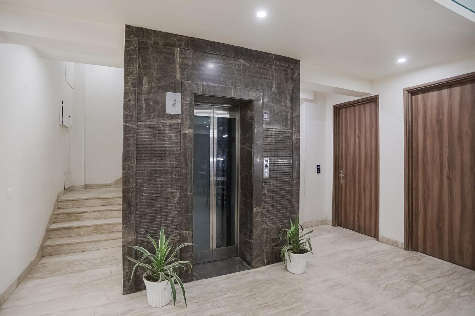 Townhouse The Amv Hotel Gurgaon Bagian luar foto
