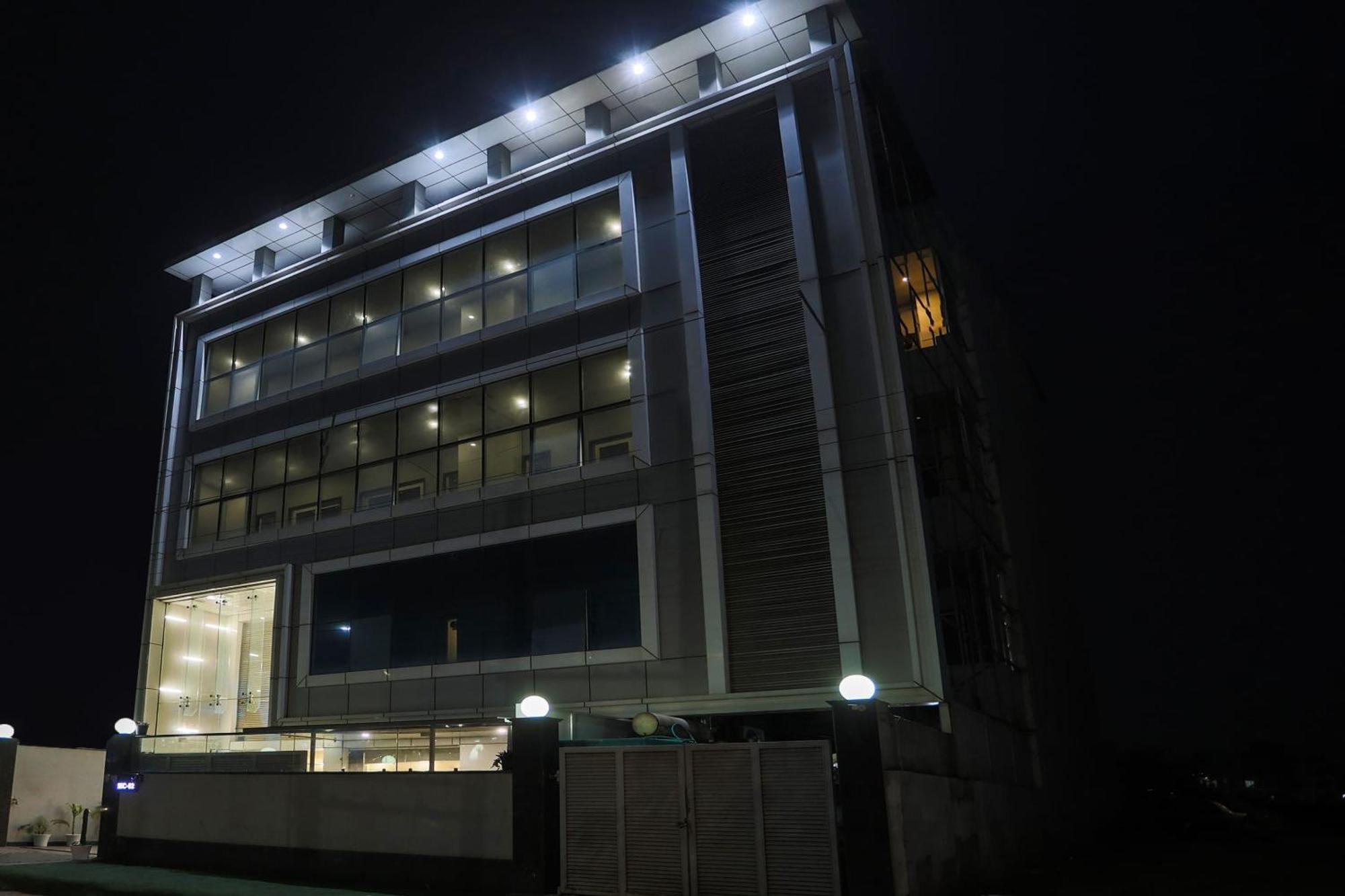 Townhouse The Amv Hotel Gurgaon Bagian luar foto