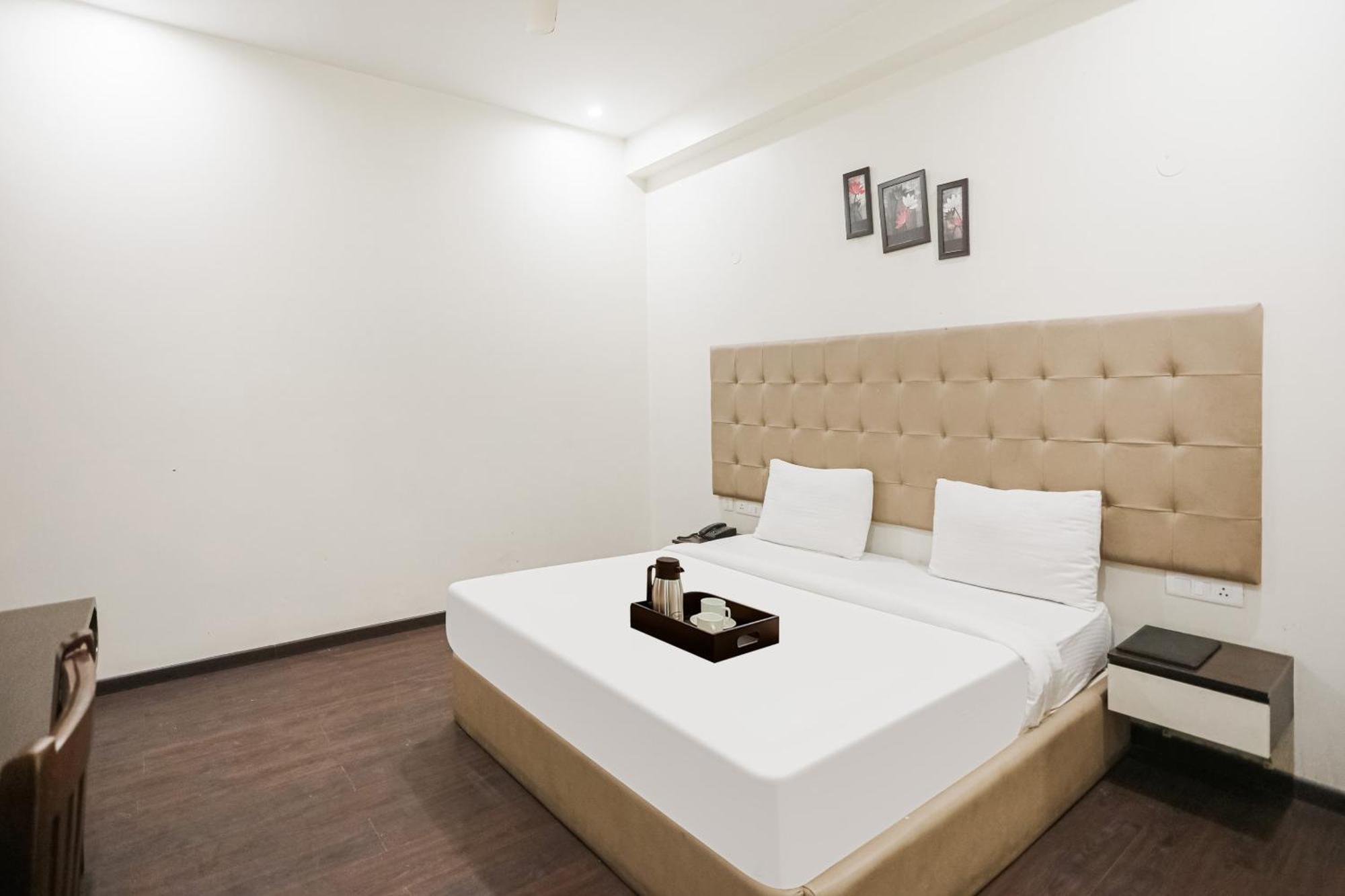 Townhouse The Amv Hotel Gurgaon Bagian luar foto