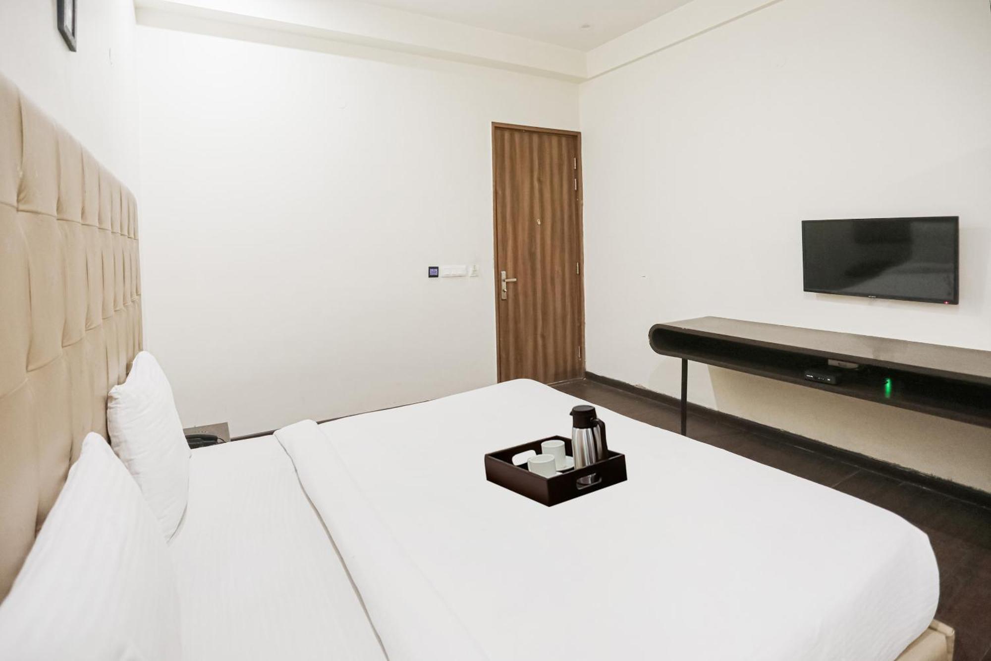 Townhouse The Amv Hotel Gurgaon Bagian luar foto