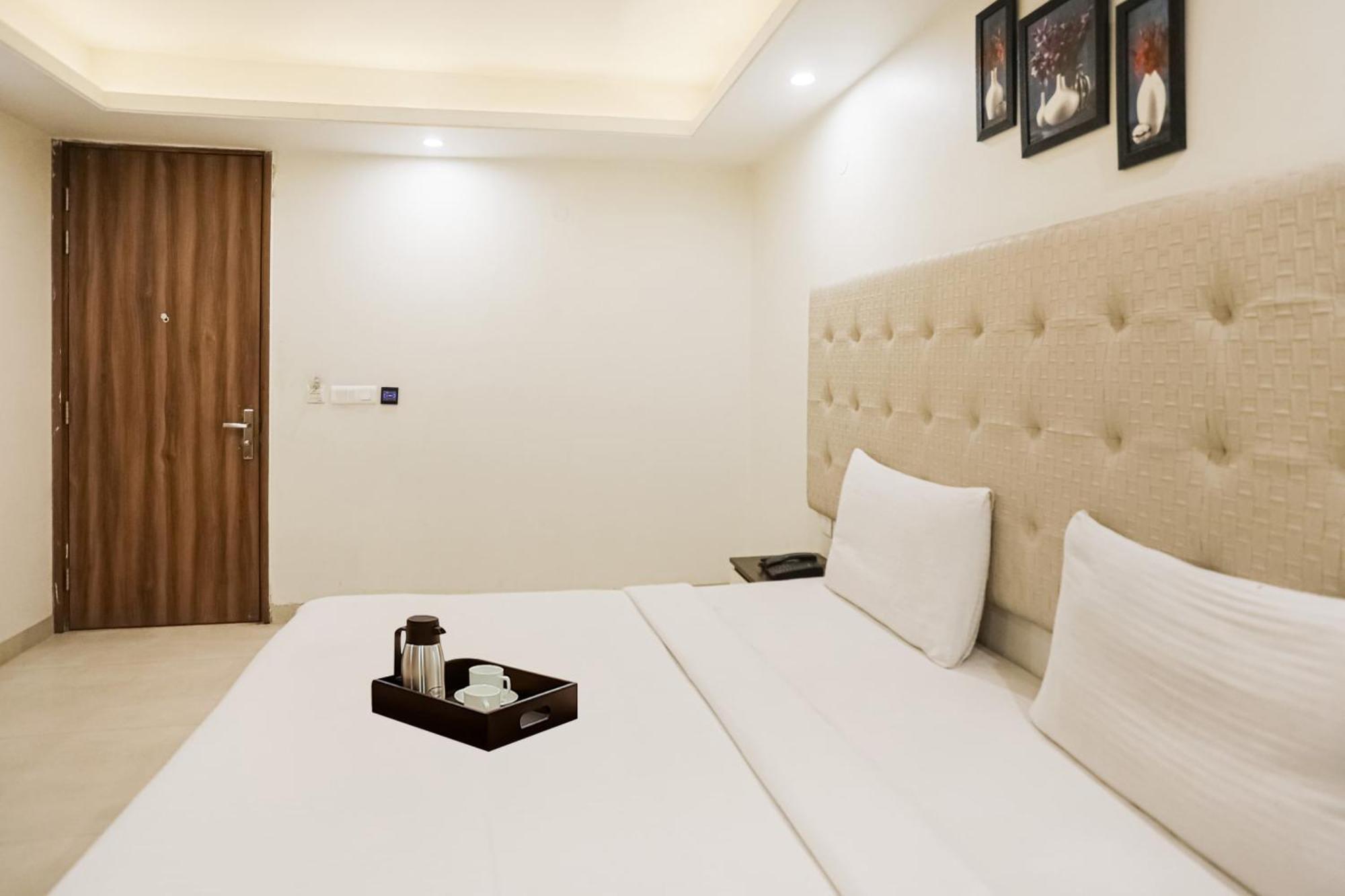 Townhouse The Amv Hotel Gurgaon Bagian luar foto