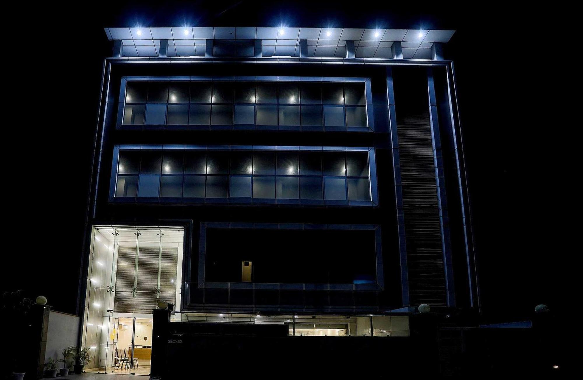 Townhouse The Amv Hotel Gurgaon Bagian luar foto