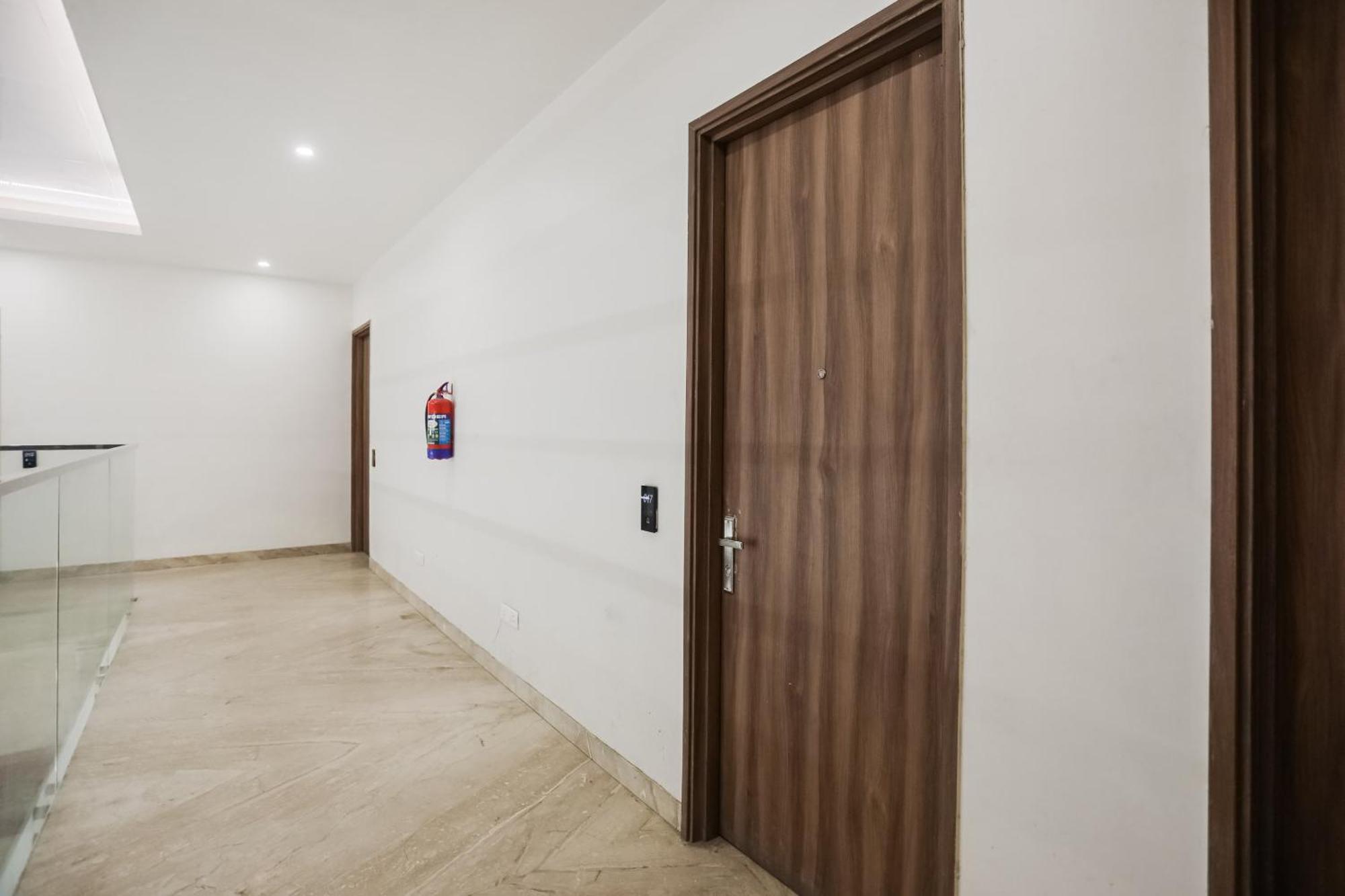 Townhouse The Amv Hotel Gurgaon Bagian luar foto