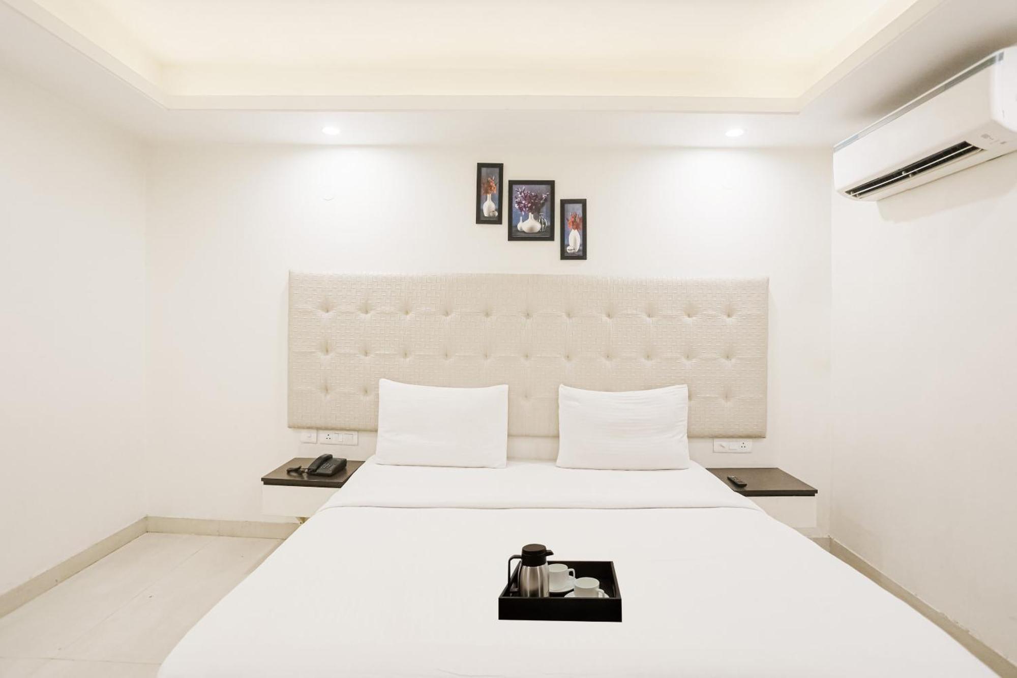 Townhouse The Amv Hotel Gurgaon Bagian luar foto