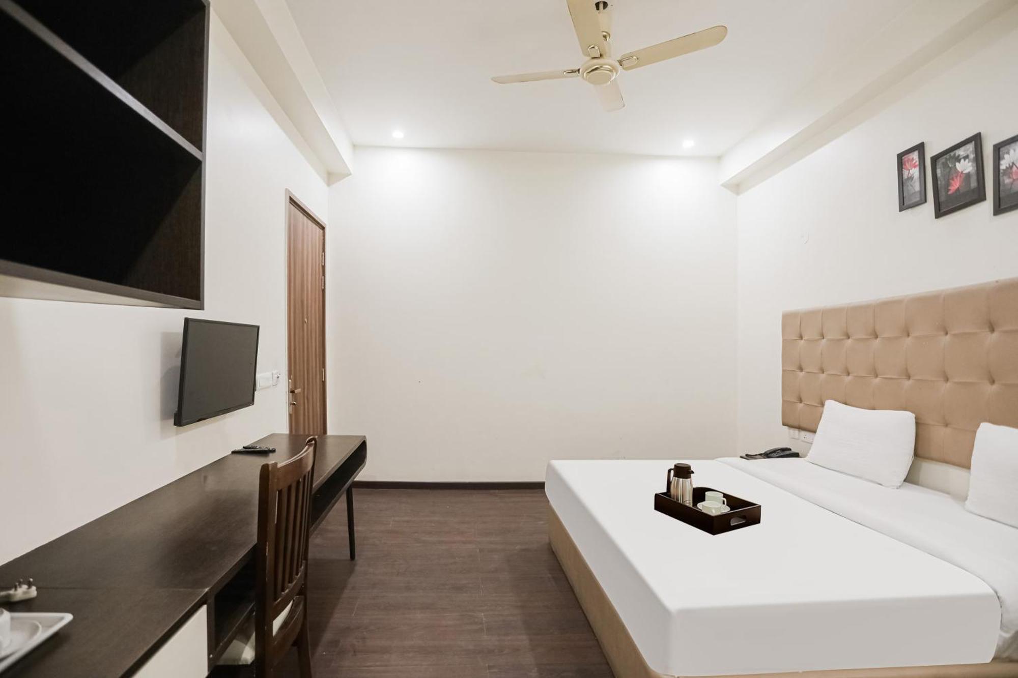 Townhouse The Amv Hotel Gurgaon Bagian luar foto
