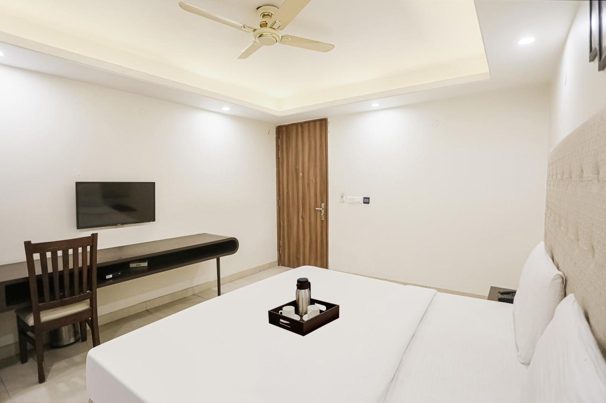 Townhouse The Amv Hotel Gurgaon Bagian luar foto